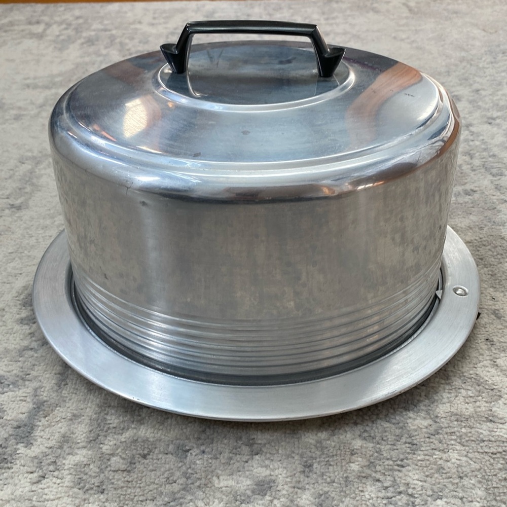 Vintage Regal brand cake carrier